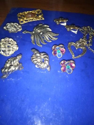 Costume Jewelry Lot - Thumbnail 5