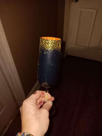 hand painted wine glasses and Rhinestone bottles - Thumbnail 5