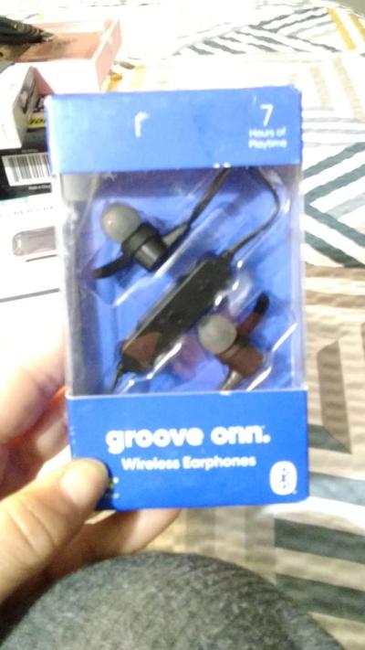 4 sets of head phones - Thumbnail 2