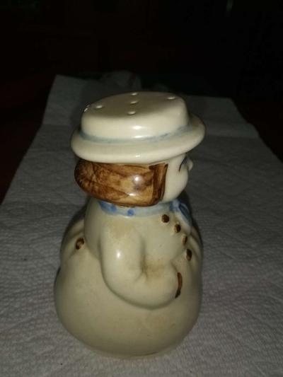 Shawnee Dutch boy Shaker - Thumbnail 2