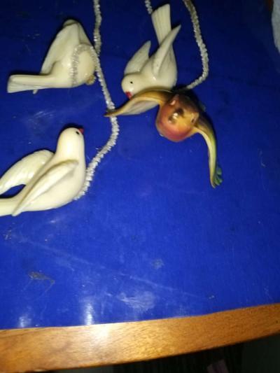 3 white and 1 airbrushed Lucite Birds - Thumbnail 5