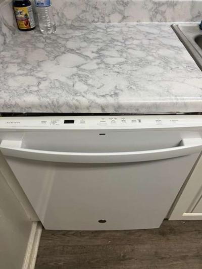 GE DishwasherUltra Quiet  1yr old - Thumbnail 3