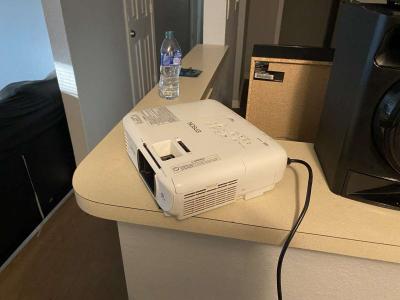 Epson projector - Thumbnail 2