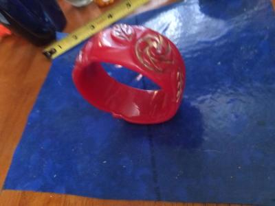 50s Carved red Bangle bracelet - Thumbnail 6