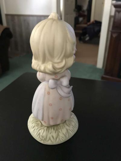 precious moment girl holding a cake - Thumbnail 2