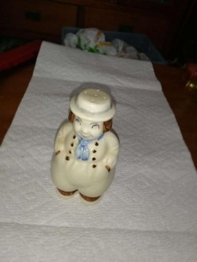 Shawnee Dutch boy Shaker - Thumbnail 5