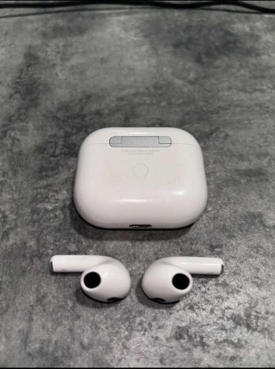 AirPods 3rd Gen - Thumbnail 2