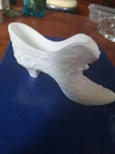 Fenton Milk Glass Shoe - Thumbnail 2