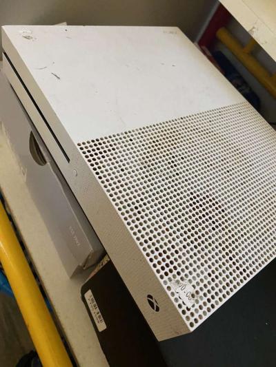 Xbox One 2 Controllers - Mc Rae, Georgia