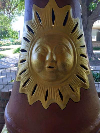 Una Chimenea De Barro Clay Chimney Outdoor Heater 50 X 24 - Thumbnail 6