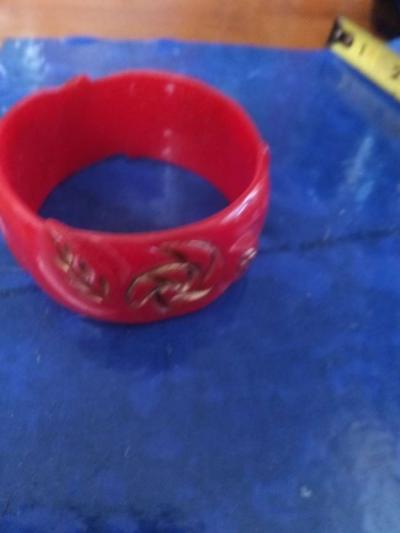 50s Carved red Bangle bracelet - Thumbnail 2