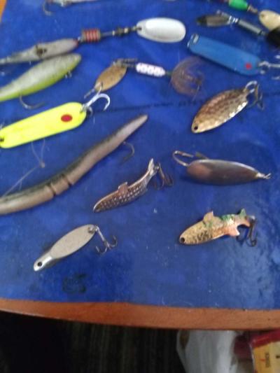 15 Fishing Lures and mini magnum pokcet lure holder - Thumbnail 3