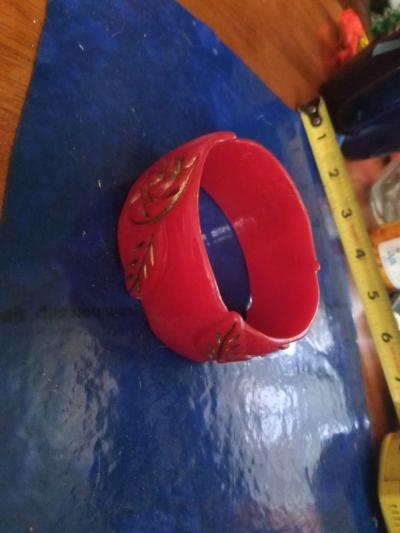 50s Carved red Bangle bracelet - Thumbnail 4