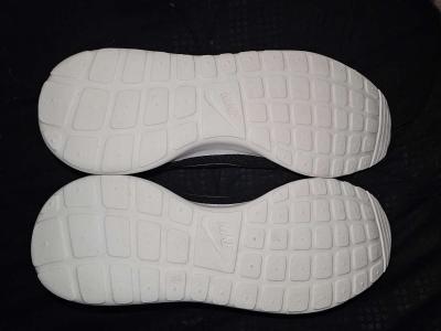 Nike Rosche Size 10 And A Half - Thumbnail 2