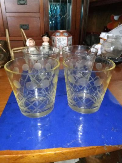4 Tall Beautifully Acid Etched wine glasses - Thumbnail 5