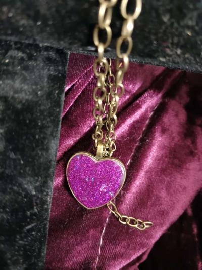 Resin filled hear shaped neckless - Thumbnail 2