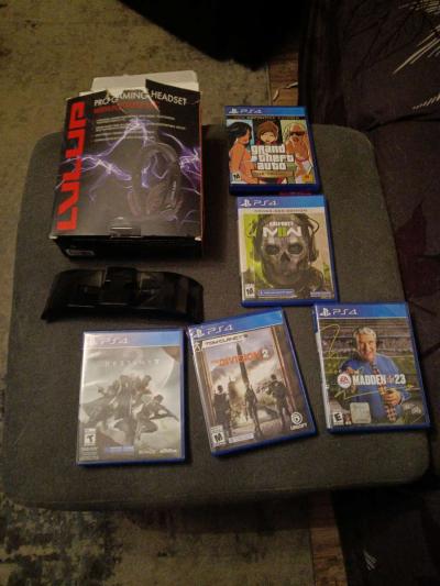 ps4 1tb three controllers five games gaming headphones - Thumbnail 3