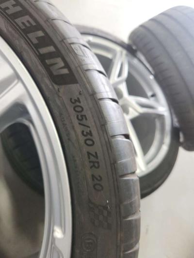 2021 Chevy Corvette Stingray Wheels and Tires