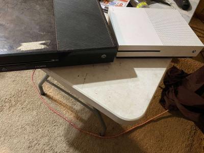 Xbox One and Xbox One S - Thumbnail 2