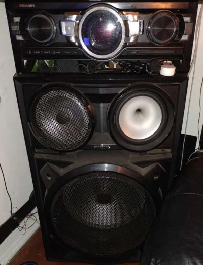 Samsung giga home theater  sound system  heavy duty  play Cd - Thumbnail 2