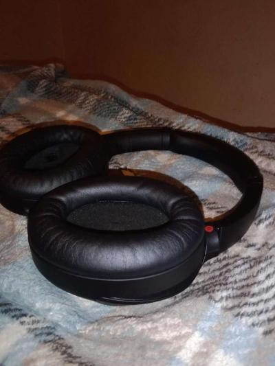 Sony WH 1000xm4 Bluetooth headphones - Detroit, Michigan