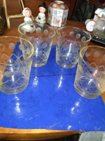 4 Tall Beautifully Acid Etched wine glasses - Thumbnail 3