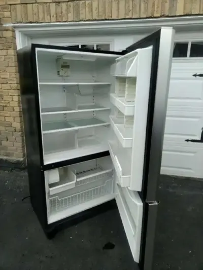 black Amana fridge - Thumbnail 2