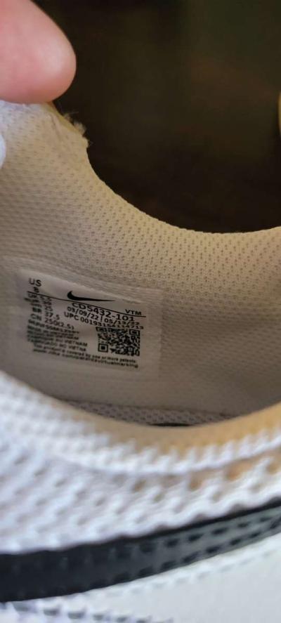 womens Nike Air Max size 8 - Thumbnail 3