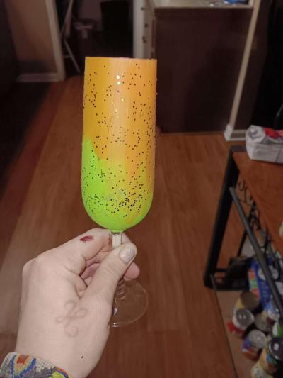 hand painted wine glasses and Rhinestone bottles - Thumbnail 6