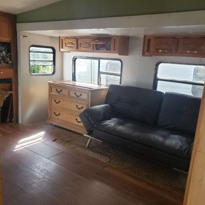fifth wheel camper - Thumbnail 2