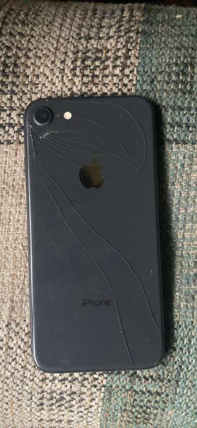 iPhone 8 - Thumbnail 2