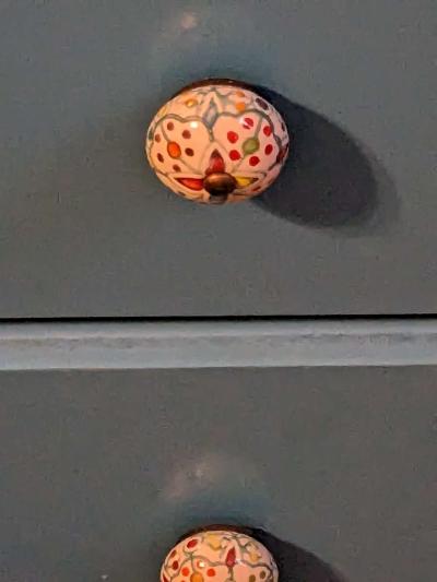 2 bedside night stands - Thumbnail 2