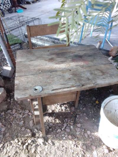 a childs school desk - Thumbnail 4