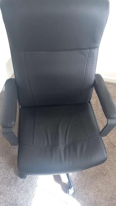 Desk and chair - Thumbnail 3