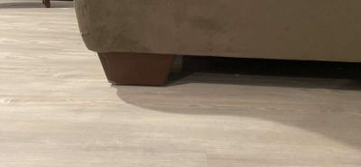 grey fabric loveseat - Thumbnail 3