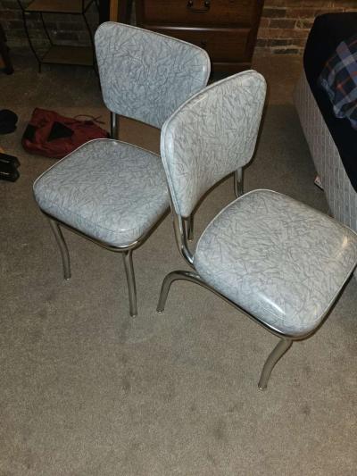 kitchen table and chairs - Thumbnail 3