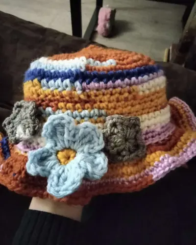 Scrap Hat with stars and flower - Thumbnail 2