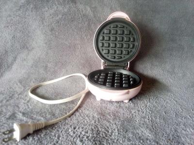 Mini Waffle Maker - Thumbnail 3