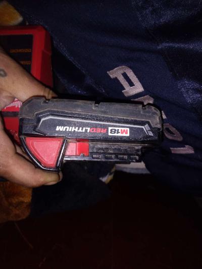 Milwaukee battery and charger - Thumbnail 2