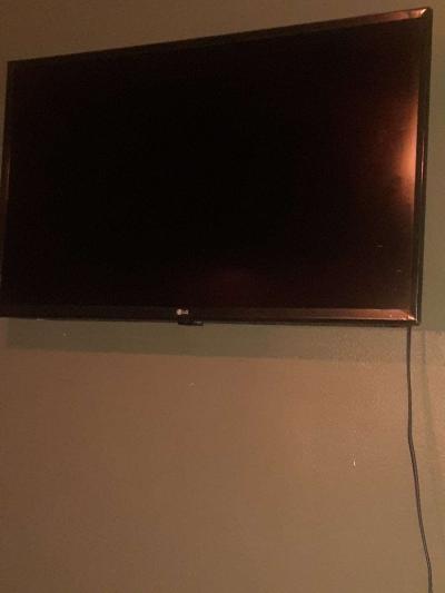 32 Inch LG Smart TV - Thumbnail 4