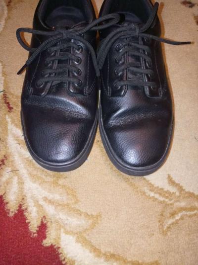 womens work shoes 7 and 12 tred safe - Thumbnail 2