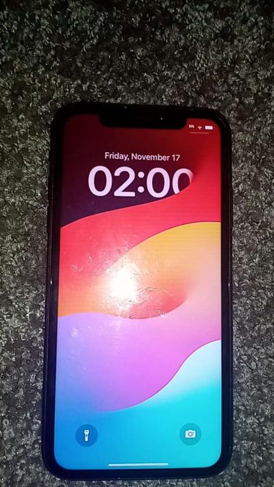 iPhone XR - Thumbnail 5