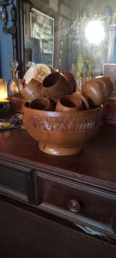 vintage wooden bowl with 8 cups - Thumbnail 2