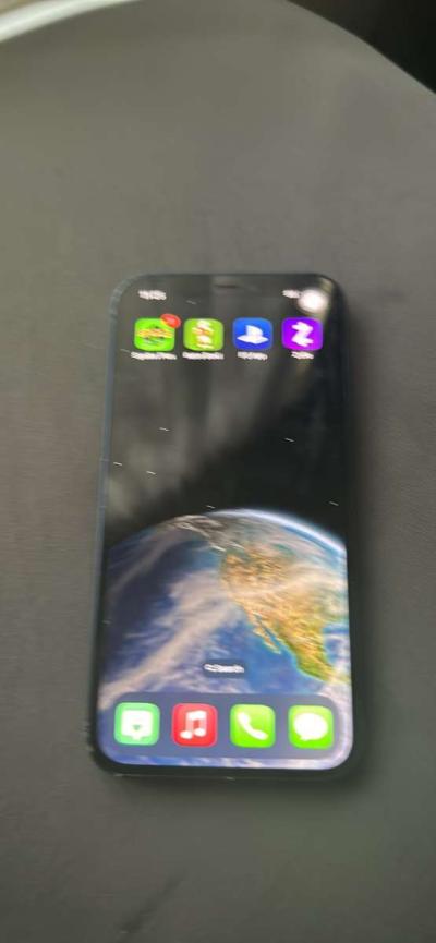 iPhone 12 - Thumbnail 3