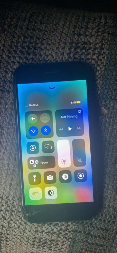 iPhone 8 - Thumbnail 5