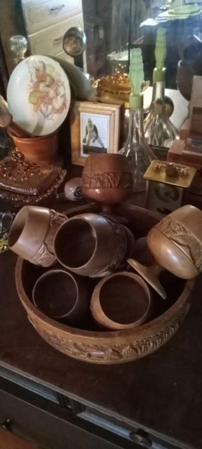 vintage wooden bowl with 8 cups - Thumbnail 3