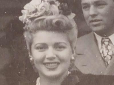 Snap Shot of Lana Turner - Thumbnail 2