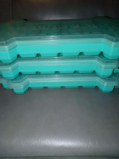 three honeycomb ice Cube mold trays with lids to regular ice - Thumbnail 4