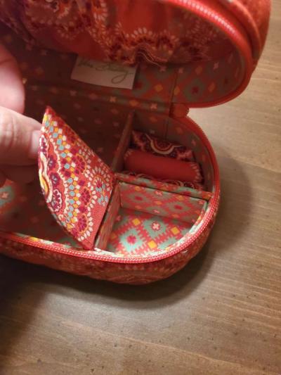 Vera Bradley Paprika pattern Travel Jewelry case - Thumbnail 3