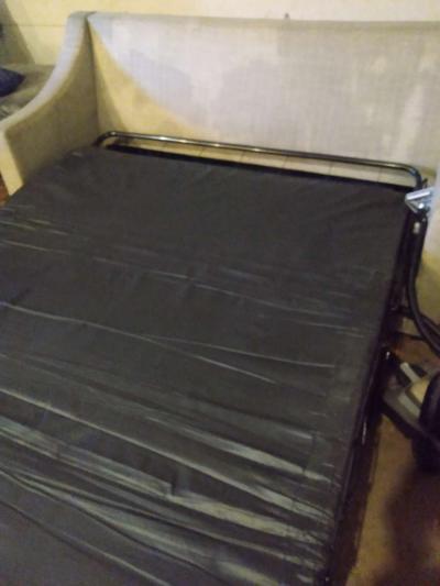 OBO loveseat couch pull out bed - Thumbnail 4